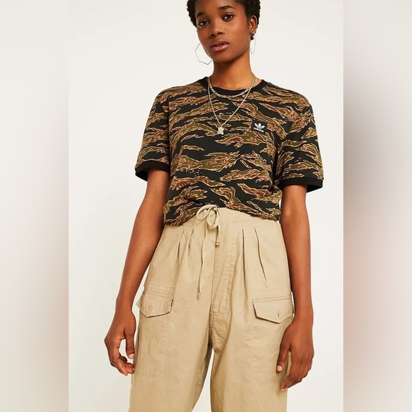 Adidas Green Short Sleeve Tee with Camouflage Design - Picture 6 of 6